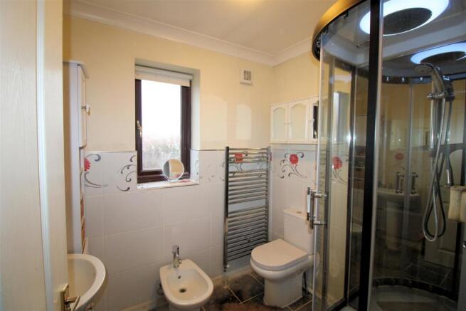 en-suite shower