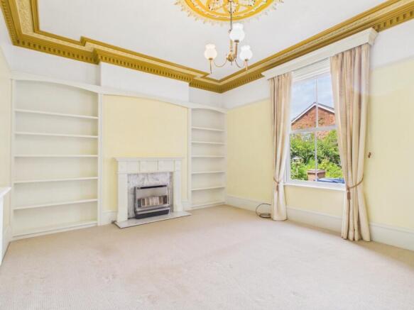 5 bed Semi-Detached for sale Image 5