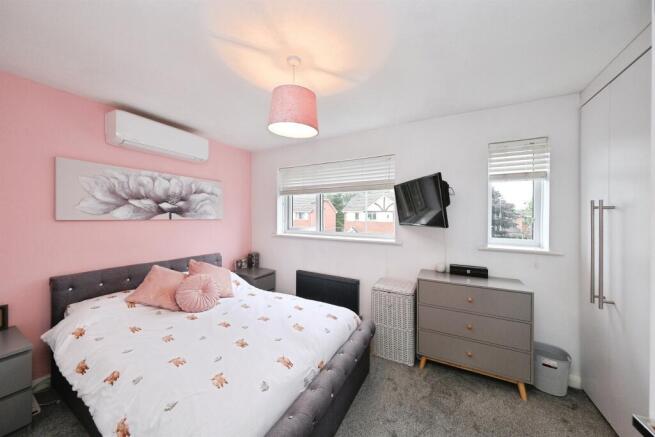 3 bed Semi-Detached for sale Image 9