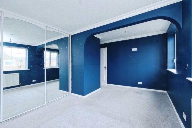4 bed Detached for sale Image 9