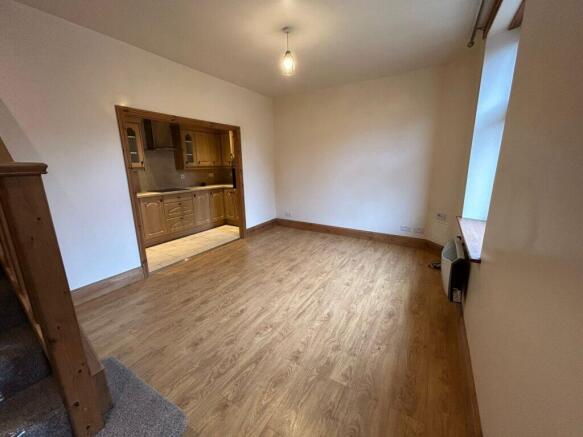 2 bed Terraced to rent Image 5