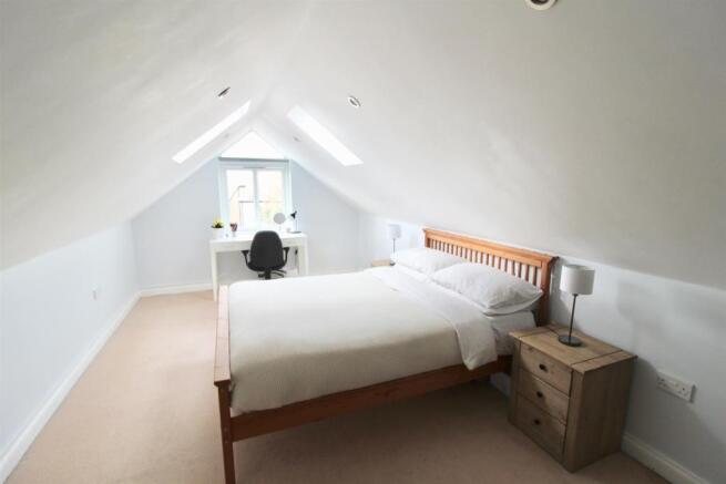 Bed 2.jpg