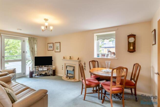 8700175-interior01.jpg
