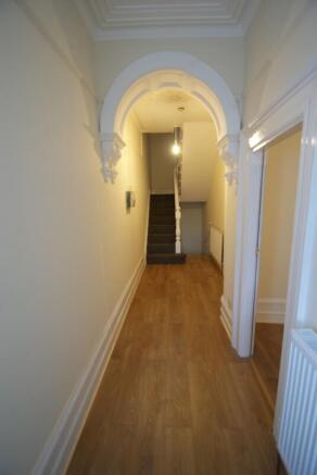5 bed Detached to rent Image 8