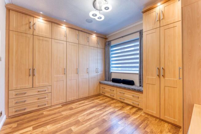 5 bed Detached Bungalow for sale Image 9