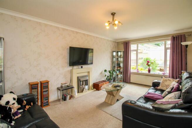 2 bed Semi-Detached Bungalow for sale Image 4
