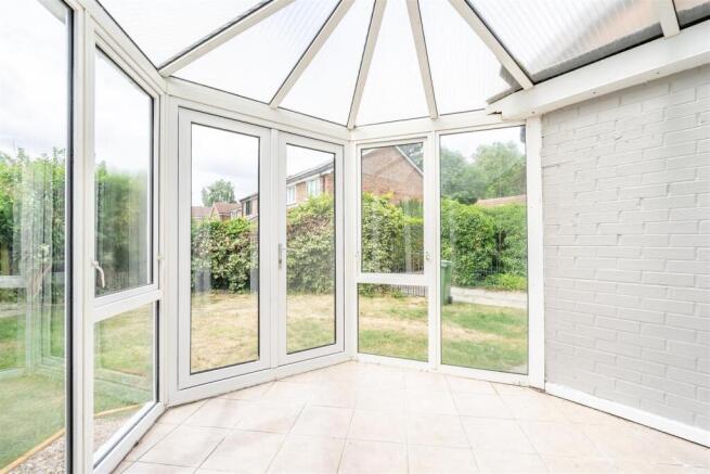 4 bed Detached to rent Image 6