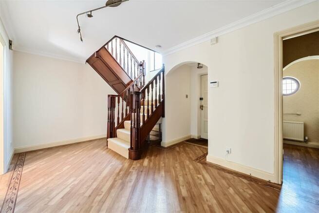 6 Ashby Park - Hallway
