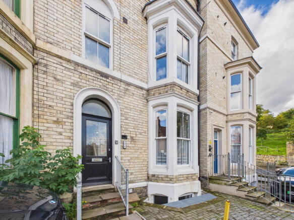 2-bed flat on Broomfield Terrace, Whitby, YO21 1QP, £195,000