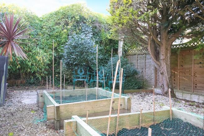 3_Lee Close_rear garden2.jpg