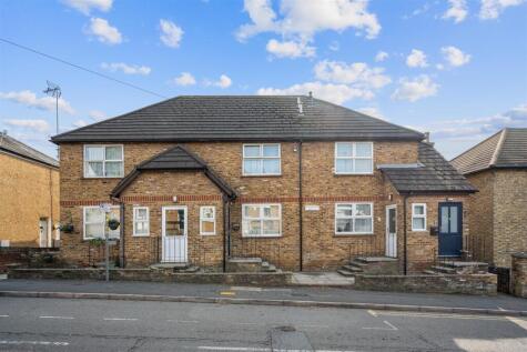 Totteridge Road, Walk Of Station