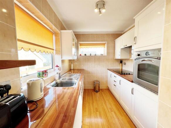 Kitchen 1.jpg