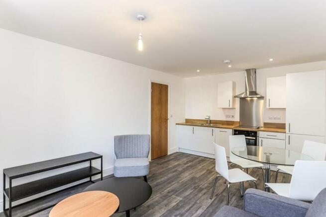 2 bed Apartment to rent Image 8