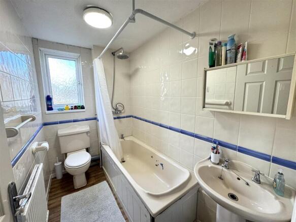 FAMILY BATHROOM