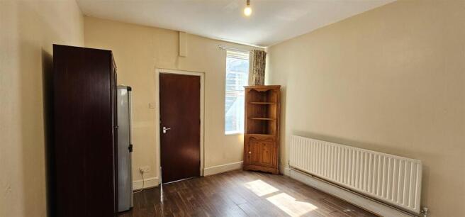 3 bed Terraced to rent Image 11