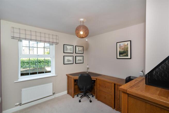 4 bed Detached for sale Image 6