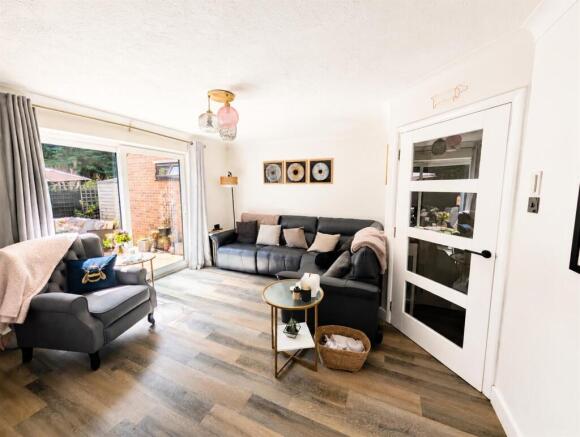 9 Rookwood Close - Lounge.jpg