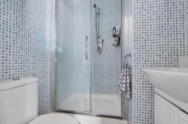 Ensuite to Bed 3