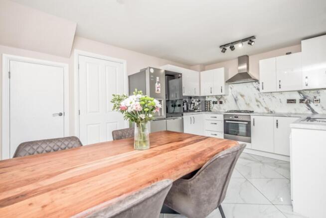 3 bed Semi-Detached for sale Image 8