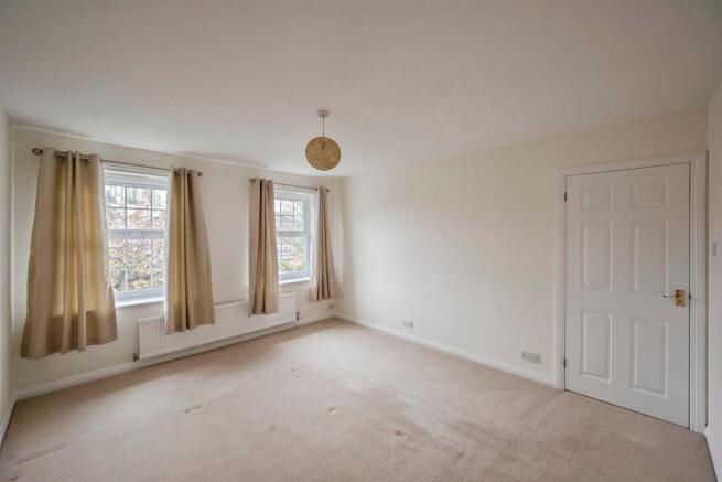 5 bed Detached for sale Image 10