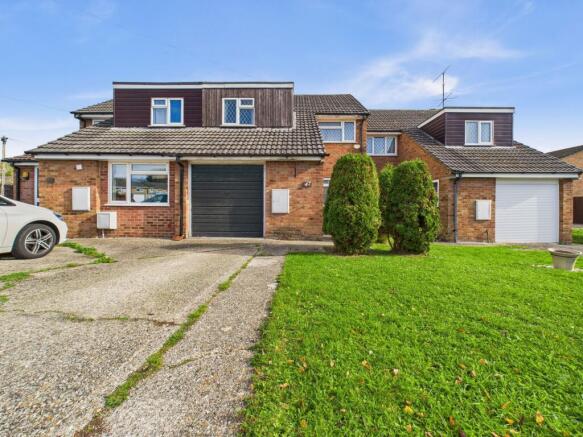 3-bed terraced on Farm Drive, Tilehurst, RG31, £400,000