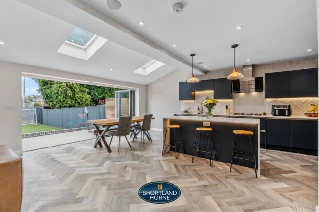 kitchen/dining/family room