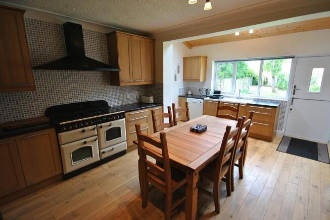 KITCHEN/DINER