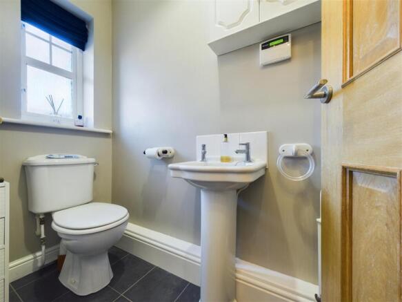 GUEST CLOAKROOM