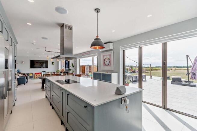 Kitchen2.jpeg