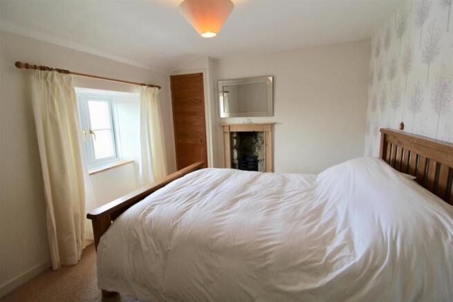 Bedroom 1.jpg