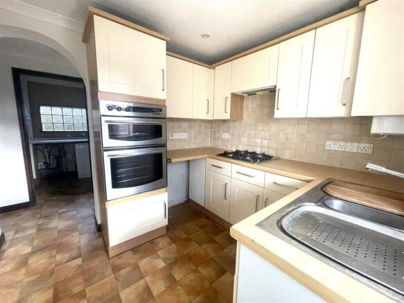 Kitchen2.jpg