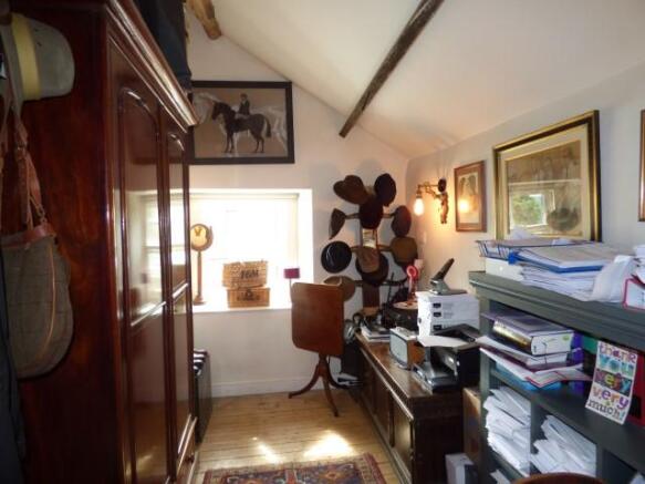 Bed 4/ Office