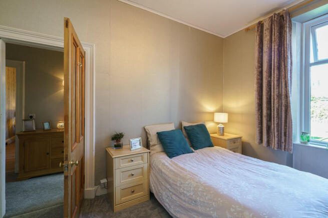 14. Bedroom 2 ang...