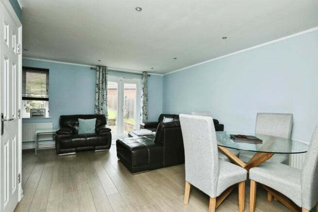 4 bed Terraced for sale Image 5