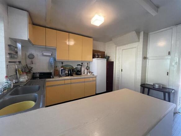 KITCHEN / BREAKFAST ROOM
