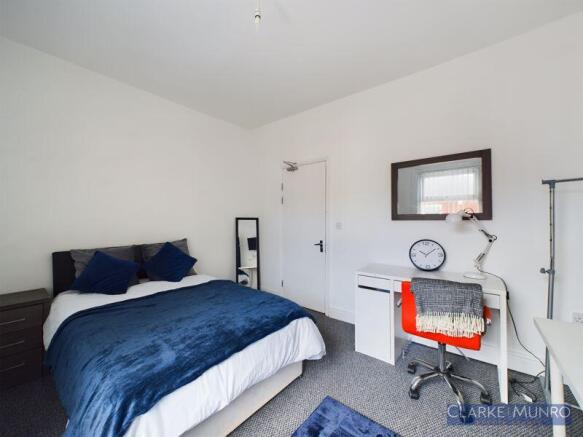 3 bed Town House to rent Image 6