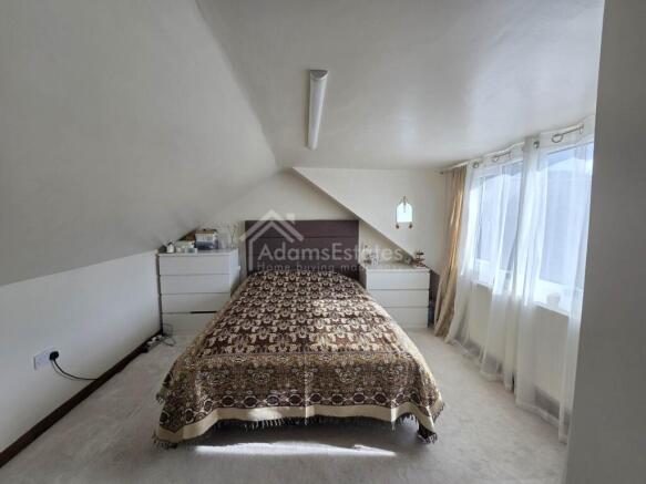 4 bed Bungalow for sale Image 10