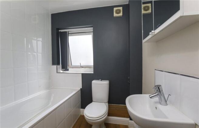 2 bed Semi-Detached to rent Image 10