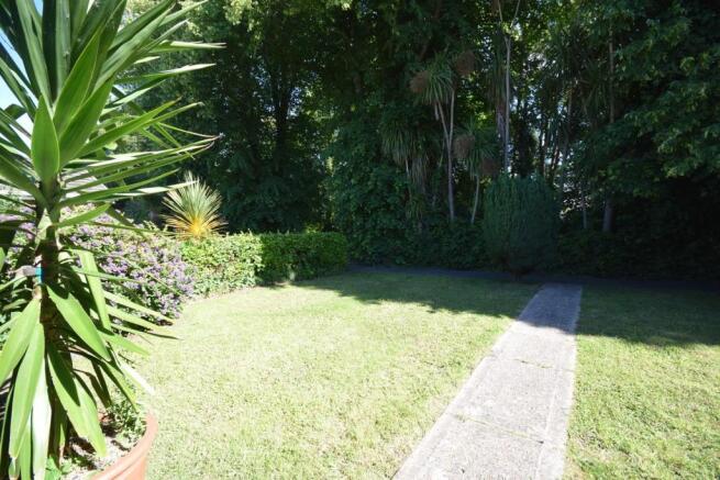 GARDEN FRONT.jpg