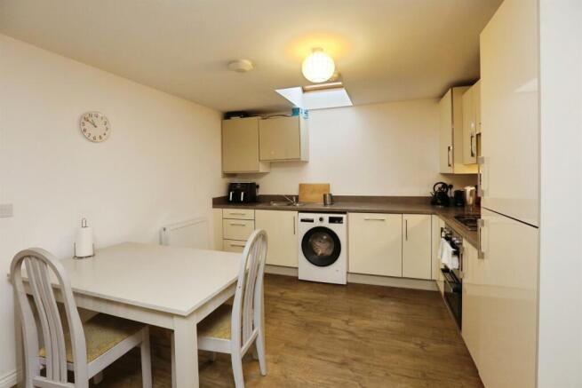Bowers Drive, Bursledon, Southampton photo 4
