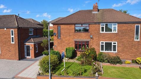 Lynton Way, Windle