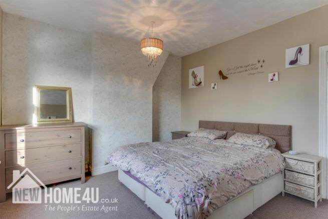 MASTER BEDROOM: