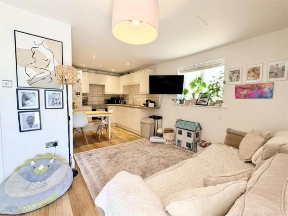 LOUNGE KITCHEN.jpg