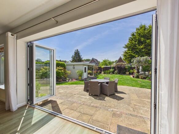 Bi-folds to garde...