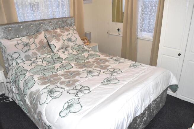 2 bed Park Home for sale Image 11