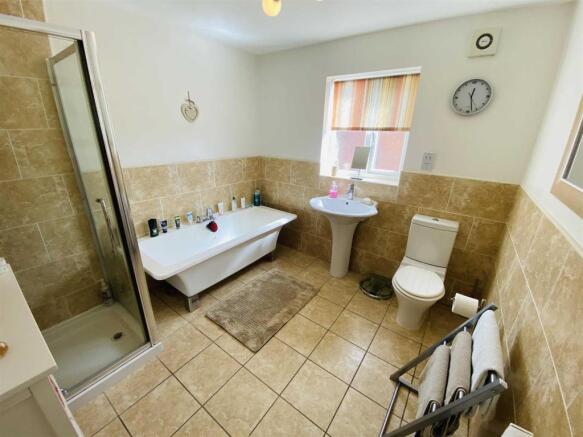 FAMILY BATHROOM