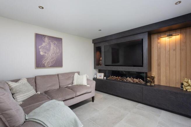 Middlecroft Drive, Strensall, York photo 4