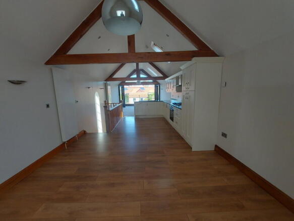 2 bed Coach House to rent Image 6