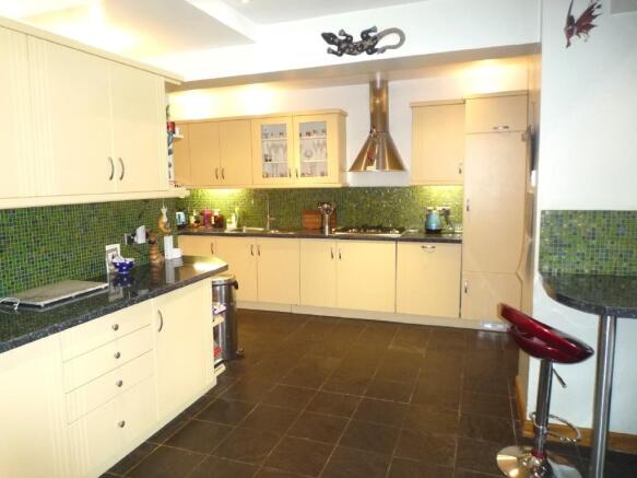 Kitchen/B'fast room