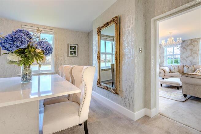 4 bed Detached for sale Image 8